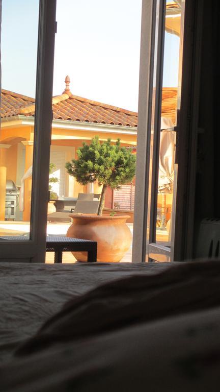 Le Mas Du Fort Neyron Habitación foto