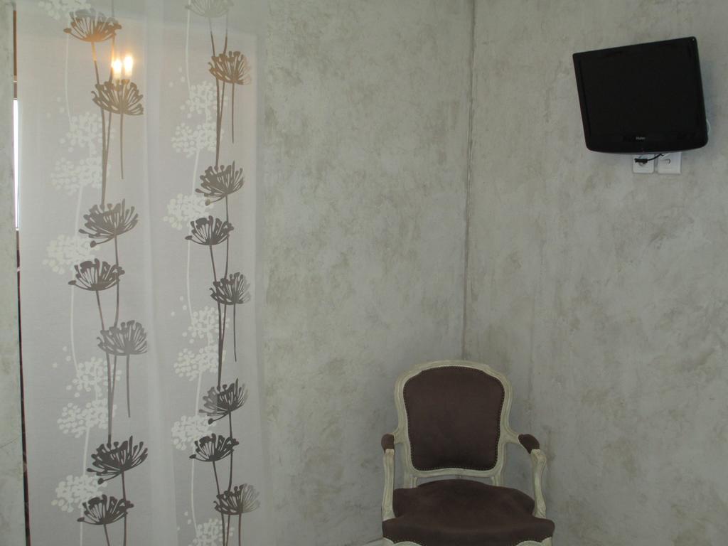 Le Mas Du Fort Neyron Habitación foto